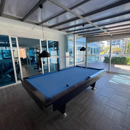 Apartman Alanya Merkezde Full Aktiviteli 1+1 Esyali Daire *