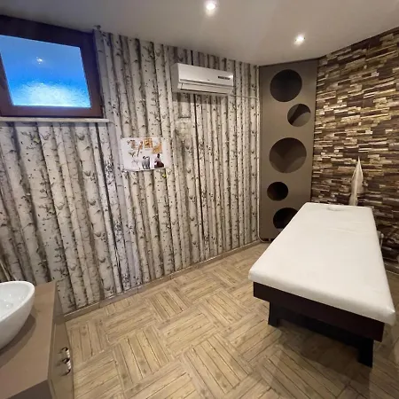 Apartman Alanya Merkezde Full Aktiviteli 1+1 Esyali Daire Alanya