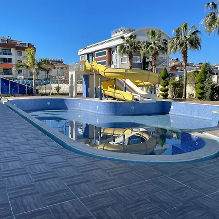 Apartman Alanya Merkezde Full Aktiviteli 1+1 Esyali Daire Alanya
