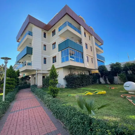 Apartman Alanya Merkezde Full Aktiviteli 1+1 Esyali Daire *